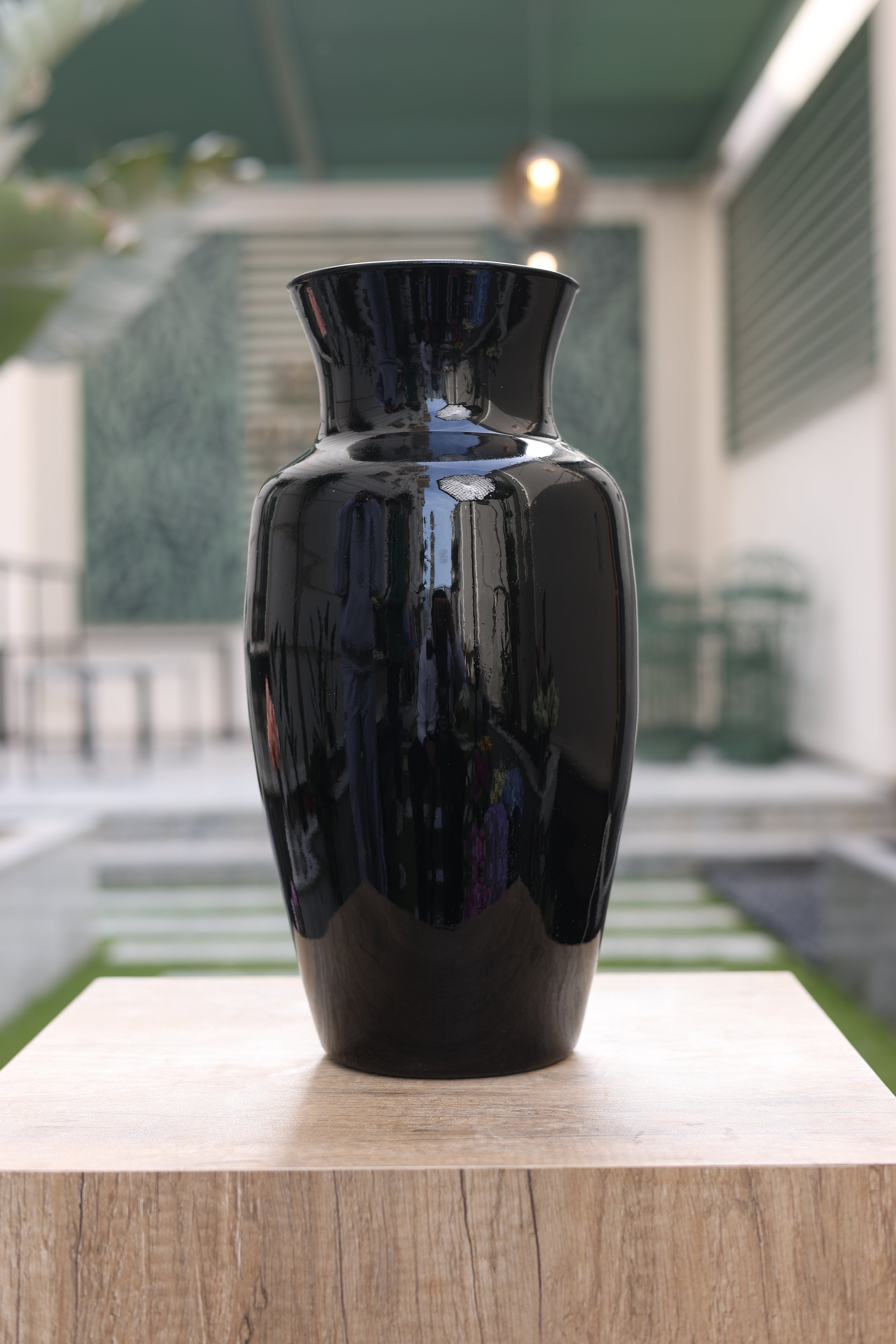 Premium black decorative vase displayed in a luxury modern Egyptian interior.