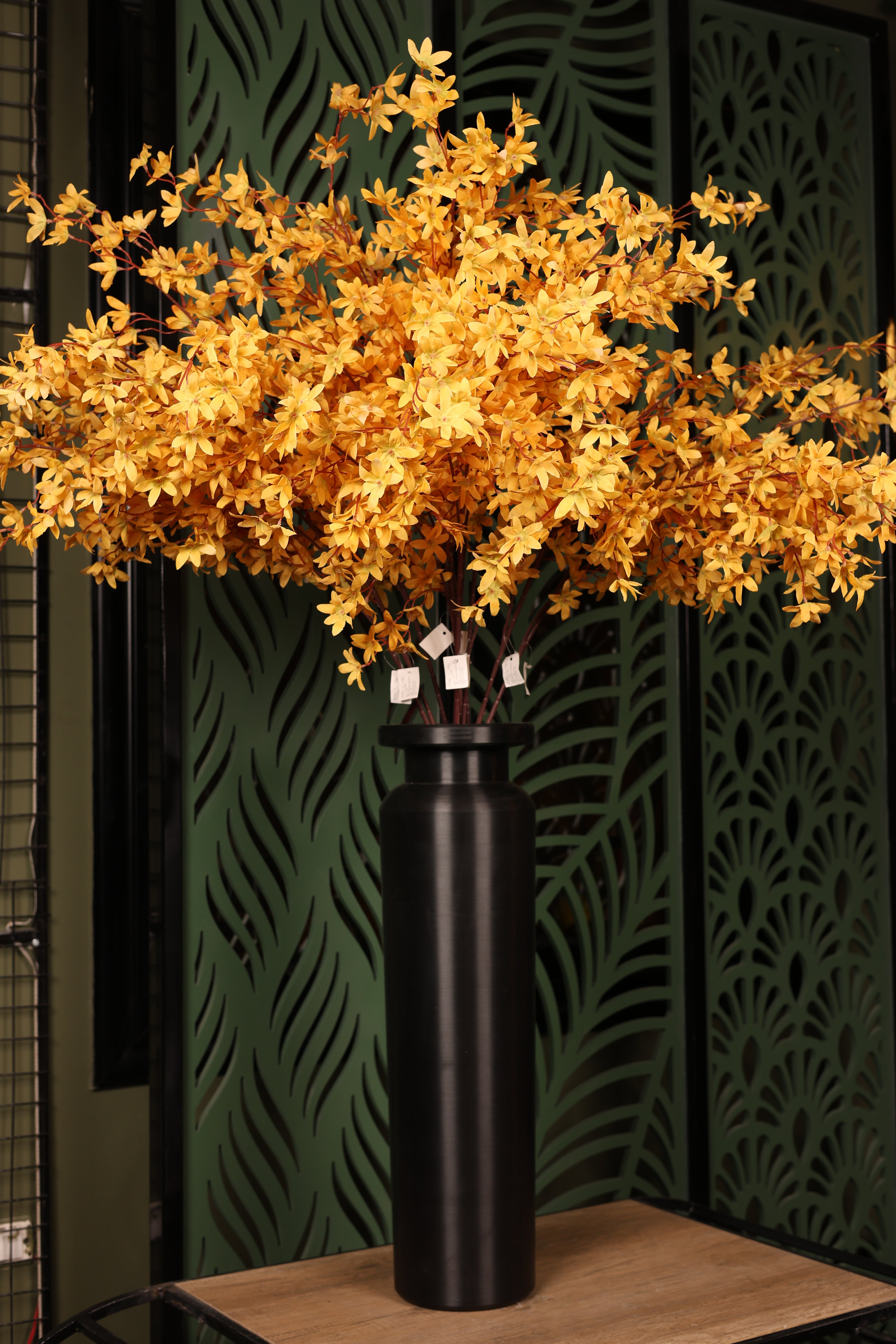 deluxe artificial magnolia in glass vase Egypt